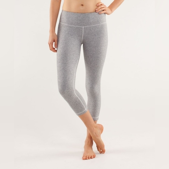 Lululemon Wunder Under Cropped Length in Herringbone White/Black - Size 6 - Picture 1 of 8